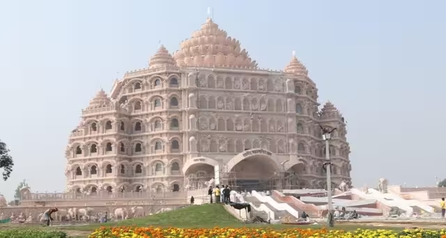 You are currently viewing दुनिया का सबसे बड़ा मेडिटेशन सेंटर है स्वर्वेद मंदिर