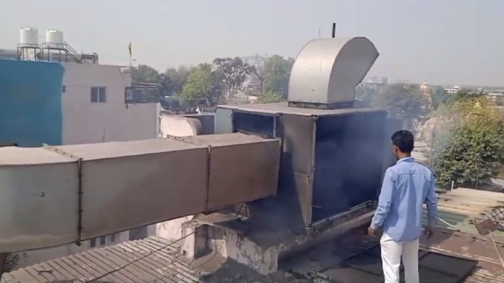 Read more about the article महाकाल मंदिर के सामने रेस्टोरेंट मे लगी आग