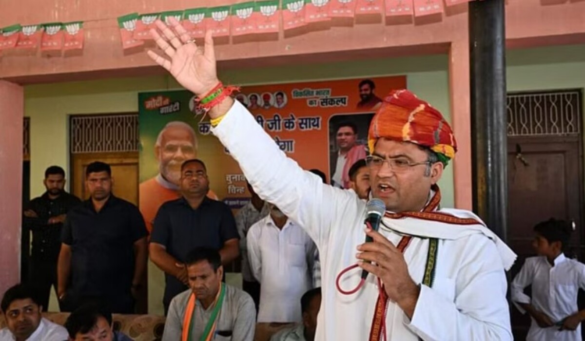 You are currently viewing Haryana: फतेहाबाद के करनौली गांव में BJP उम्मीदवार Ashok Tanwar के खिलाफ किसानों का प्रदर्शन, किसानों ने नारे लगाए