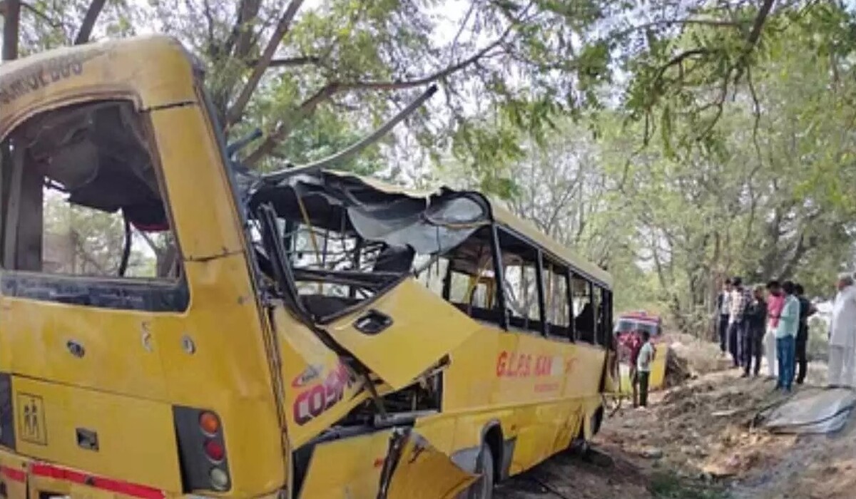 Read more about the article Haryana School Bus Accident: ईद के दिन, कनीना, महेंद्रगढ़ में GL Public School की बस का एक दुर्घटनाग्रस्त हो गया, इस हादसे में 25 से अधिक बच्चे घायल