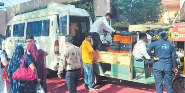 You are currently viewing महाकालेश्वर मंदिर समिति को भेंट और दान में मिले वाहनों का मनमाना संचालन