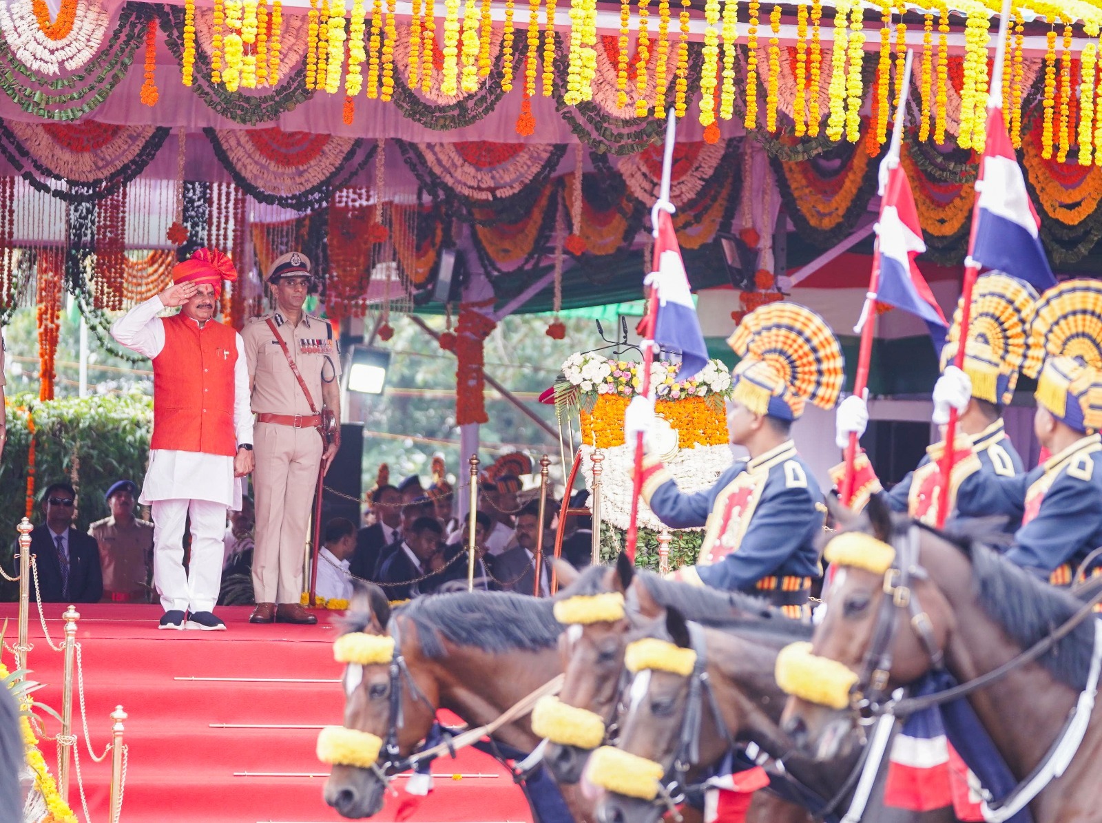 You are currently viewing भोपाल के लाल परेड ग्राउंड पर CM ड़ॉ. मोहन यादव ने किया ध्वजारोहण, उत्कृष्ट कार्य करने वाले पुलिस जवानों को किया सम्मानित