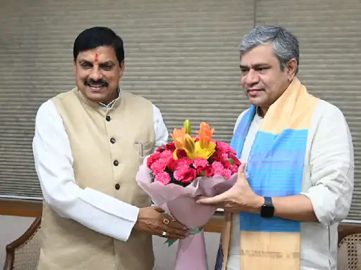 Read more about the article केंद्रीय रेल मंत्री अश्विनी वैष्णव से मिले मुख्यमंत्री डॉ. मोहन यादव; उज्जैन – दिल्ली के बीच वंदे भारत स्लीपर ट्रेन शुरू करने का किया अनुरोध, नड्‌डा, शाह सहित कई मंत्रियों से भी मिले सीएम