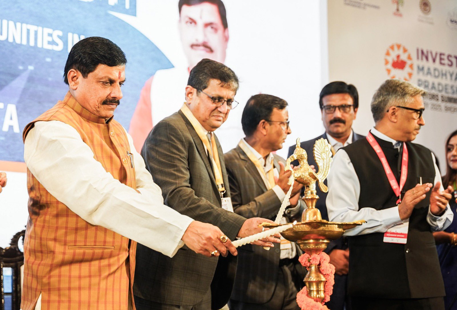 You are currently viewing कोलकाता में आयोजित इन्वेस्टर समिट में शामिल हुए CM मोहन यादव: बोले- एमपी में निवेश करें; सागर में 27 सितंबर को इन्वेस्टर समिट