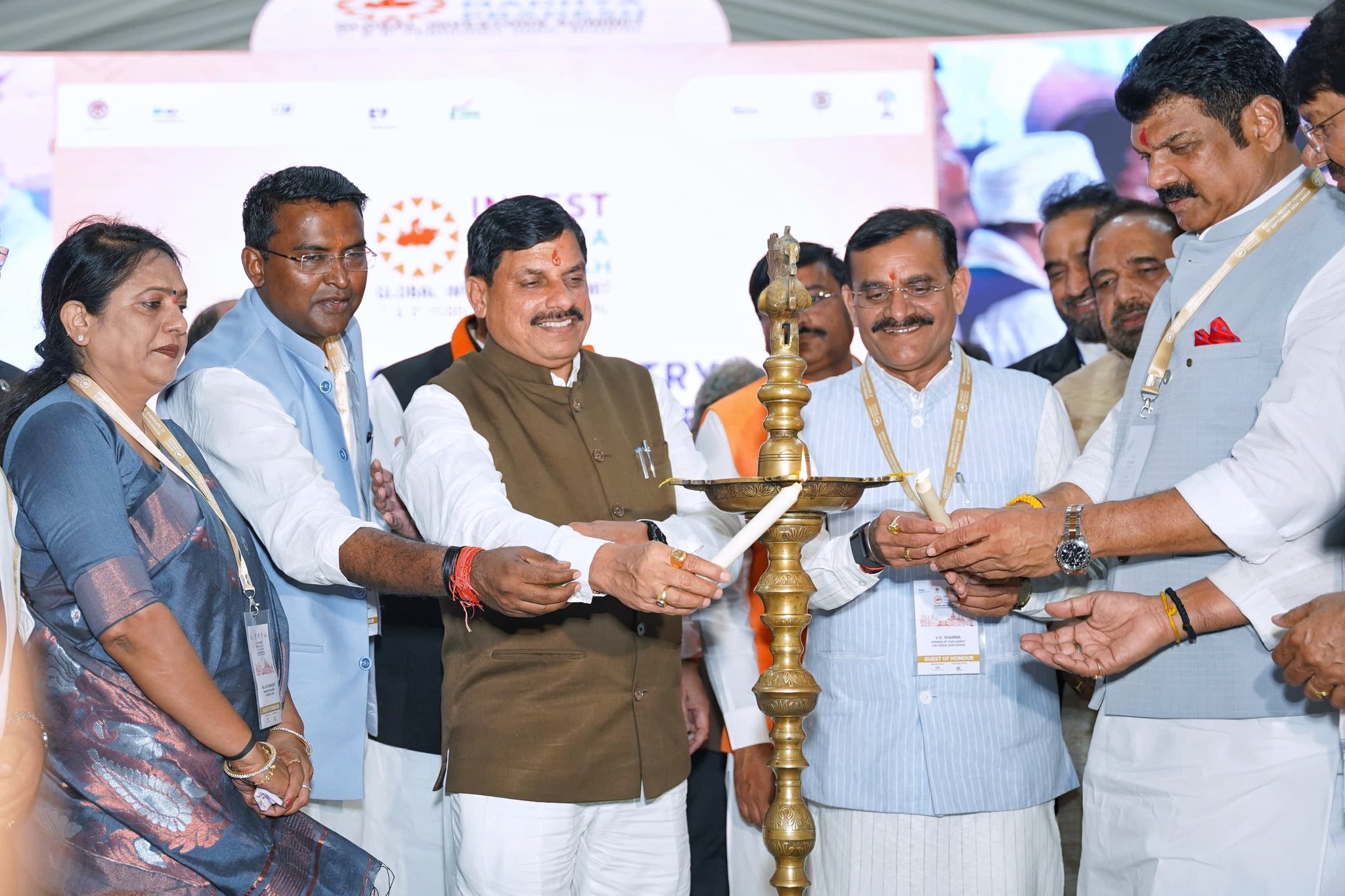 Read more about the article MP की चौथी रीजनल इंडस्ट्रियल कॉन्क्लेव सागर में: CM डॉ. यादव ने किया शुभारंभ, विभिन्न परियोजनाओं का वर्चुअल लोकार्पण एवं शिलान्यास किया; कॉन्क्लेव में दिखाई गई MP टूरिज्म बेस्ड मूवी, दिसंबर में रीवा और शहडोल में होगी कॉन्क्लेव।