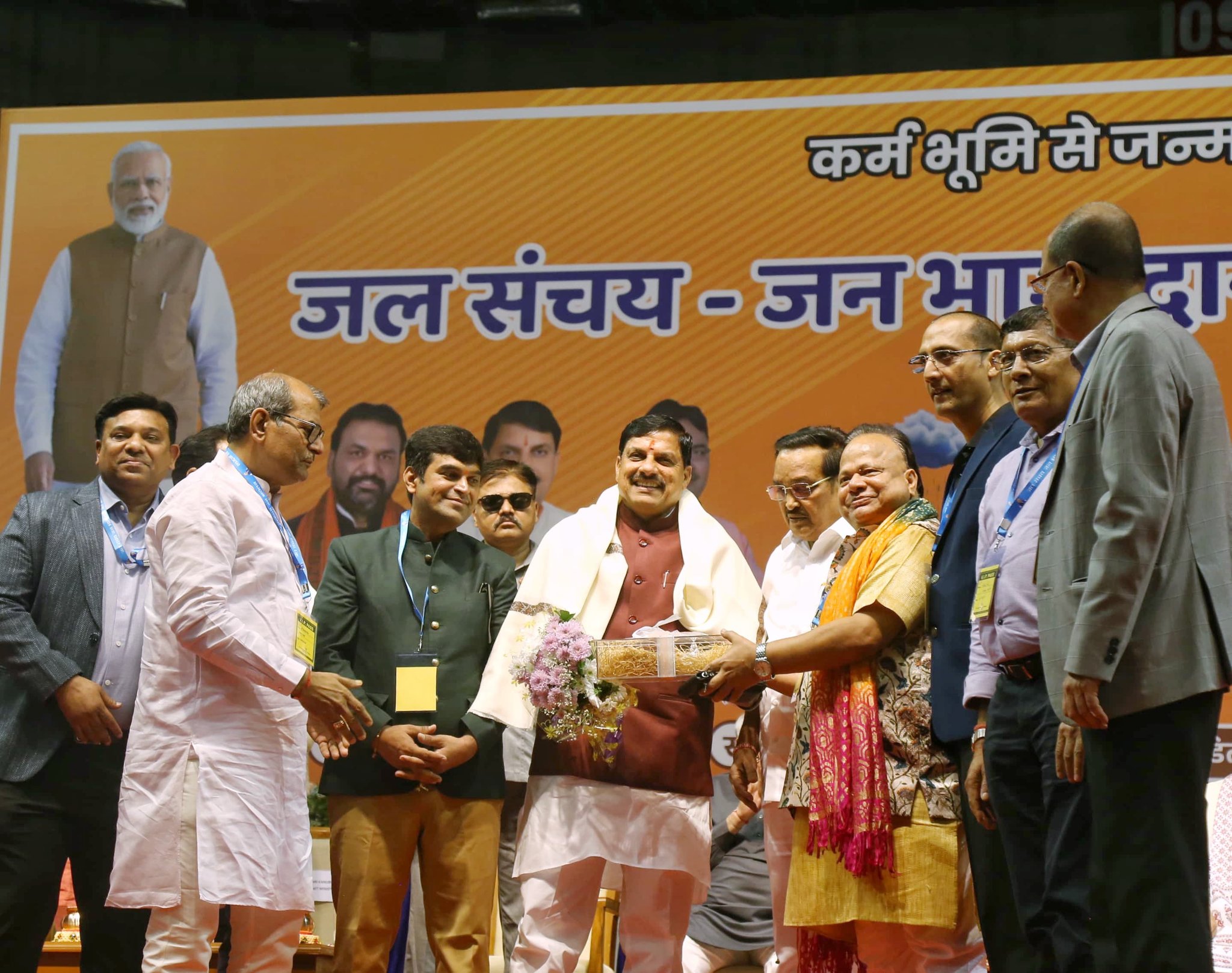 Read more about the article गुजरात दौरे पर मुख्यमंत्री डॉ.यादव: सूरत में आयोजित “जल संचय” कार्यक्रम में हुए शामिल, बोले – देश की प्रमुख नदियों का मायका है मध्यप्रदेश