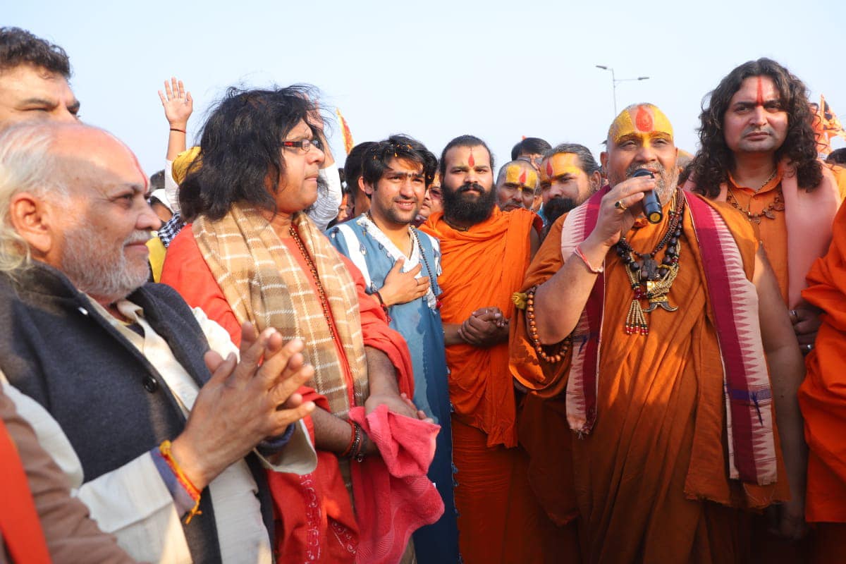 Read more about the article ‘सनातन हिंदू एकता’ पदयात्रा का समापन आज, पं. धीरेंद्र कृष्ण शास्त्री ने रामराजा दरबार में फहराई ध्वजा; 9 दिन में यात्रा ने पूरा किया 152 किमी का सफर