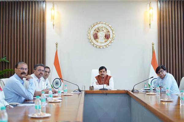 Read more about the article Bandhavgarh 10 हाथियों की मौत का मामला: CM मोहन यादव का एक्शन, दो सीनियर अधिकारियों पर गिरी गाज; Field Director और ACF हुए सस्पेंड