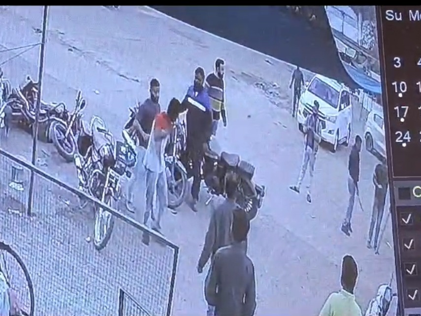 Read more about the article उमरिया में युवा कांग्रेस जिलाध्यक्ष और मैकेनिकों के बीच विवाद, चले लाठी-डंडे; सीसीटीवी में कैद हुई घटना