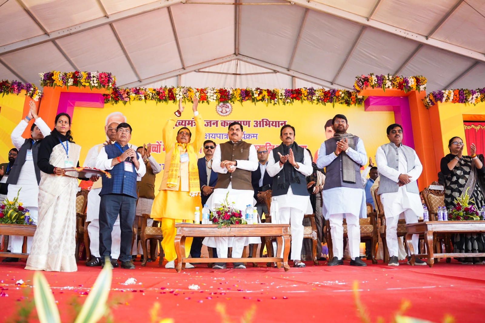 Read more about the article मऊगंज में सीएम ने किए ₹5,175 करोड़ के विकास कार्यों का लोकार्पण और भूमिपूजन, बच्चों को दिया सुपोषण का संदेश; सिंगल क्लिक से 60 लाख स्टूडेंट्स को ट्रांसफर की ₹332 करोड़ की राशि