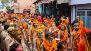 Read more about the article Prayagraj Maha Kumbh 2025: श्री पंचायती अखाड़ा महानिर्वाणी का भव्य छावनी नगर प्रवेश, चार महिला महामंडलेश्वर भी थीं शामिल