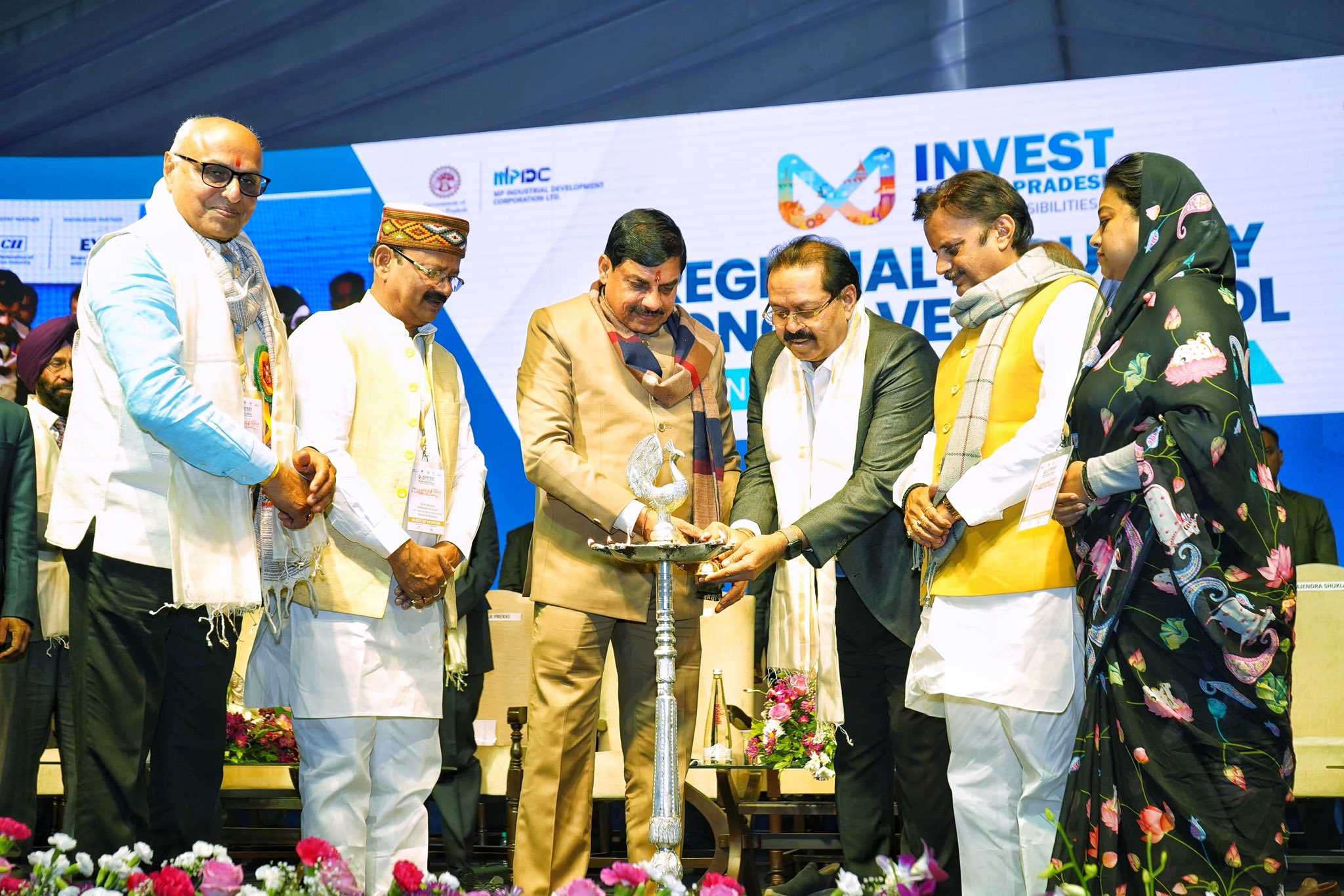 Read more about the article शहडोल में आयोजित हुई 7वीं रीजनल इंडस्ट्री कॉन्क्लेव, मिला ₹3,560 करोड़ का निवेश; मुख्यमंत्री डॉ. मोहन यादव ने किया 30 औद्योगिक इकाइयों का शिलान्यास