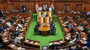Read more about the article दिल्ली विधानसभा सत्र शुरू: CM रेखा गुप्ता को प्रोटेम स्पीकर ने दिलाई शपथ, सत्र से पहले मंदिर पहुंची रेखा; आतिशी ने आप विधायकों के साथ की CM से मुलाकात, पहली बार CM और LOP दोनों महिलाएं