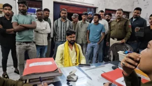 Read more about the article रतलाम में शराब पकड़ने पर हंगामा! विधायक कमलेश्वर डोडियार ने लगाया गला दबाने का आरोप, ड्राइवर बोला- मारपीट विधायक ने की