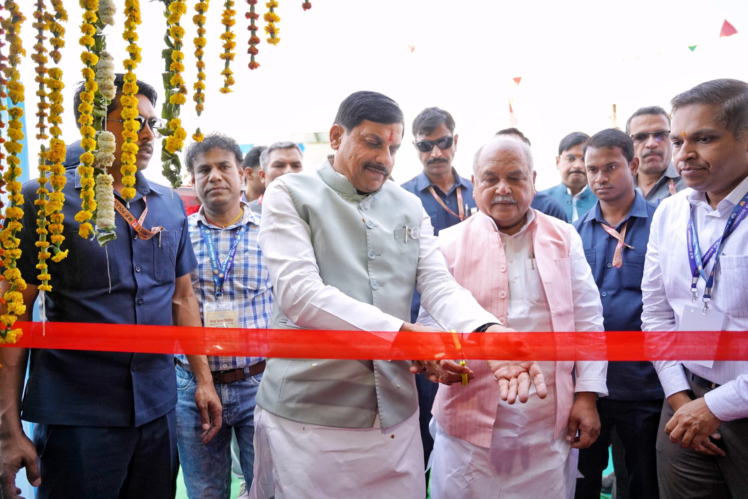 Read more about the article चंबल में चिकित्सा सेवाओं की नई इबारत: मुख्यमंत्री ने किया वृहद शिविर का शुभारंभ, विशेषज्ञ डॉक्टर दे रहे सेवाएं; CM बोले – पीएमश्री एयर एम्बुलेंस सेवा सभी जरूरतमंदों के लिए निःशुल्क