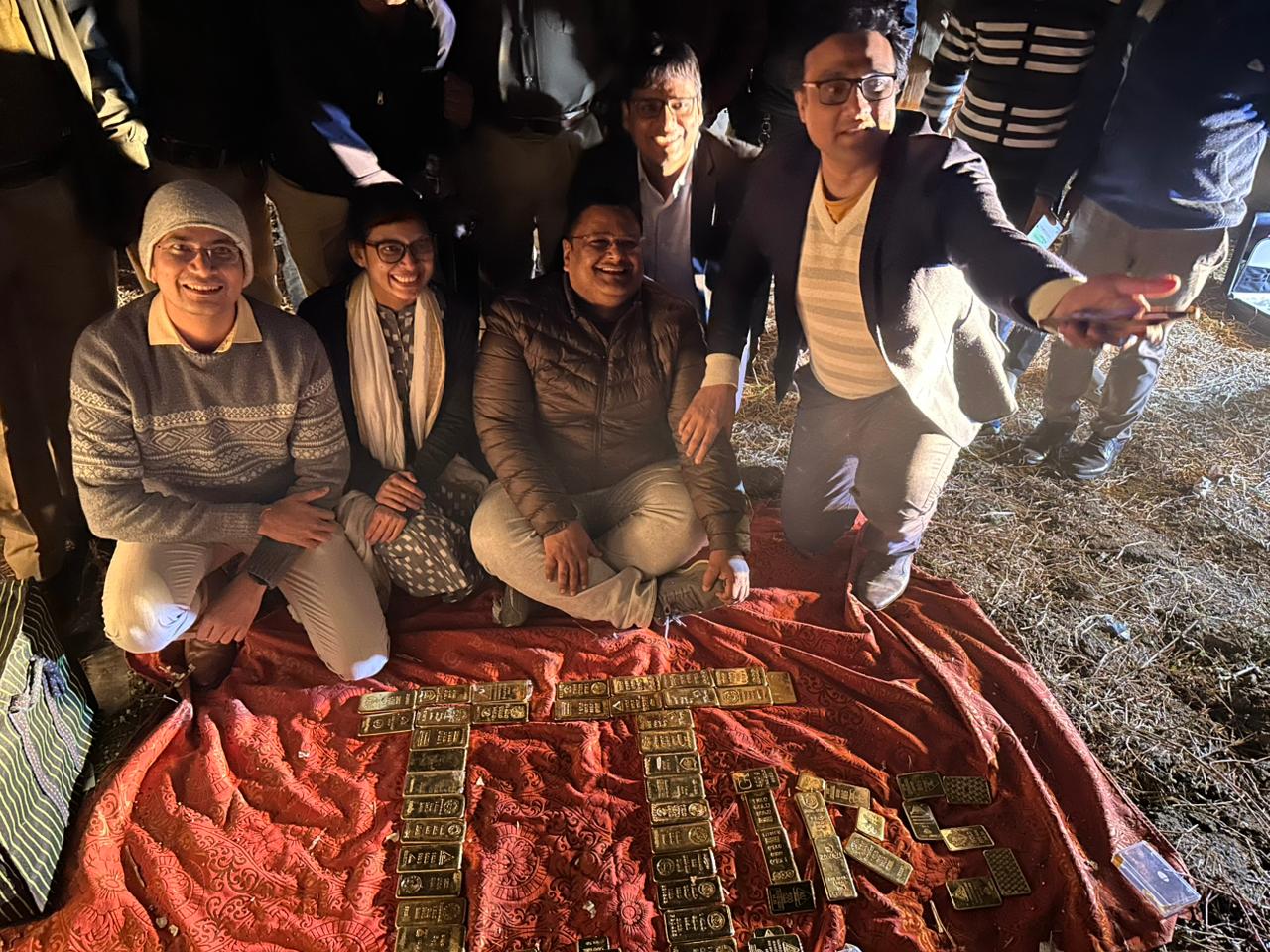 Read more about the article MP के बहुचर्चित कैश-गोल्ड घोटाले का रहस्य गहराया, 52 किलो सोना और 11 करोड़ नकद सरकारी खजाने में जमा करने की तैयारी;  आयकर विभाग बना रहा अप्रेजल रिपोर्ट