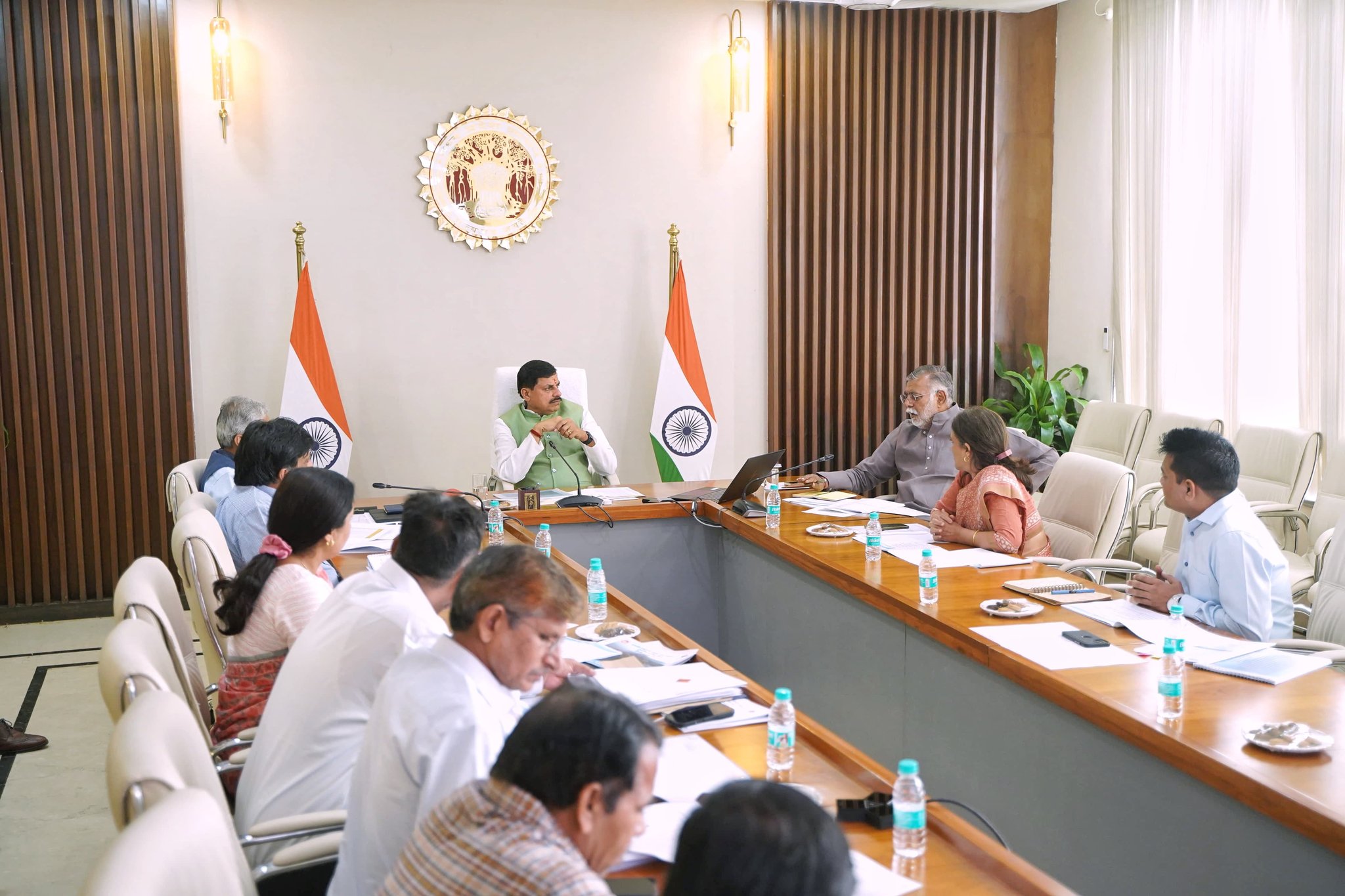 You are currently viewing मध्यप्रदेश में हर गांव तक सड़क पहुंचाने की बड़ी योजना, तीन साल में पूरा होगा लक्ष्य: CM डॉ. मोहन यादव ने समत्व भवन में ली समीक्षा बैठक, अधिकारियों को दिए निर्देश; AI और जियो टैगिंग से होगी सड़कों की मॉनिटरिंग