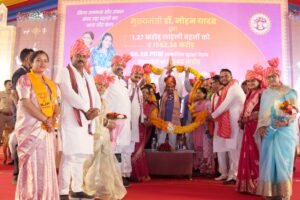 Read more about the article 1.27 करोड़ बहनों को मिला तोहफा, लाड़ली बहना योजना की 23वीं किस्त जारी: सीएम मोहन यादव ने ग्राम टिकरवारा से की ₹1552 करोड़ की राशि ट्रांसफर, कार्यक्रम में 1100 नवविवाहित जोड़ों को दिया आशीर्वाद!