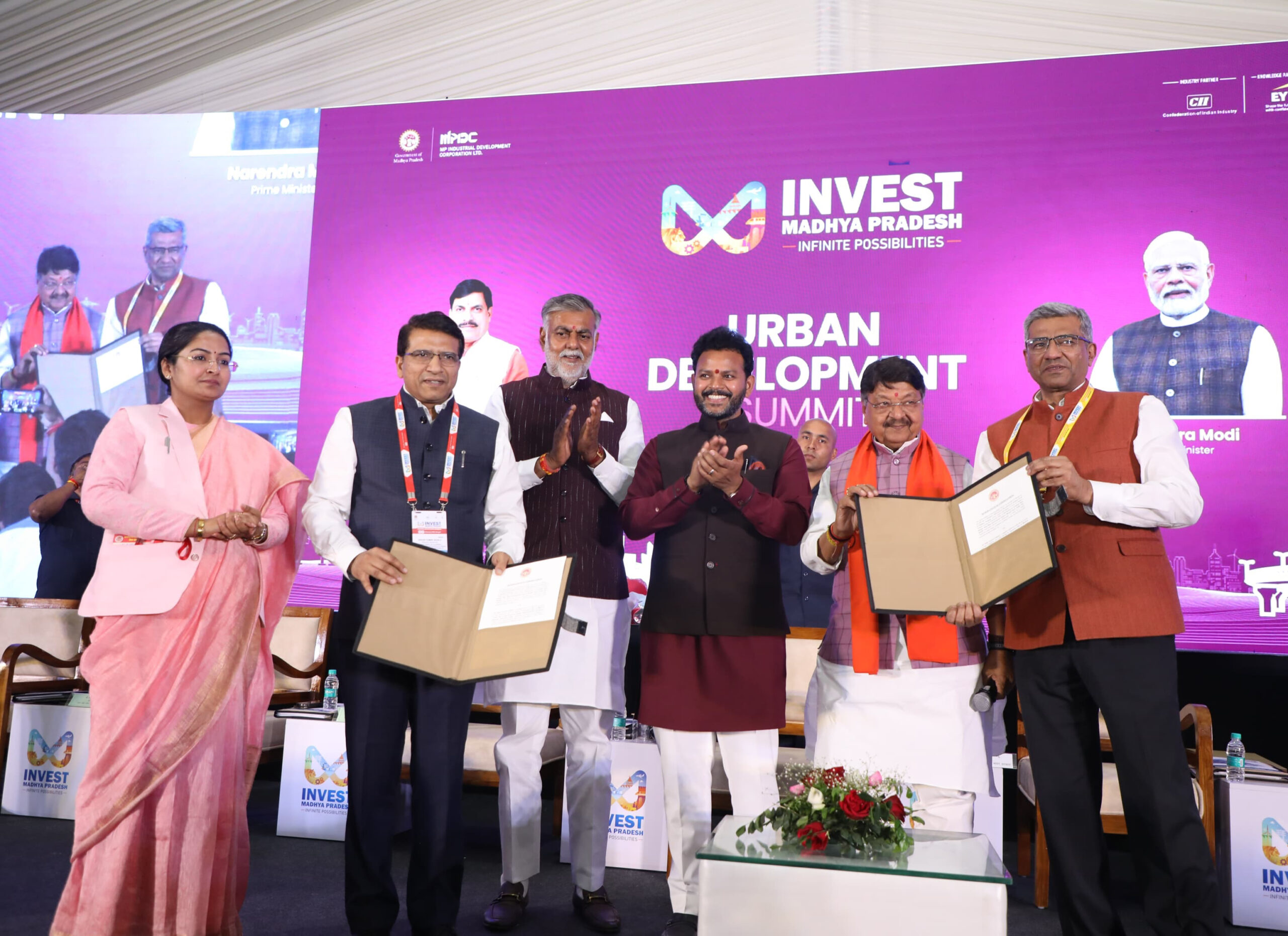 Read more about the article इंदौर बनेगा ग्रीन सिटी, उज्जैन को मिलेगा नया एयरपोर्ट – एमपी में विकास की बयार;  ग्लोबल इन्वेस्टर्स समिट 2025 में हुआ बड़े निवेश और विकास योजनाओं का ऐलान