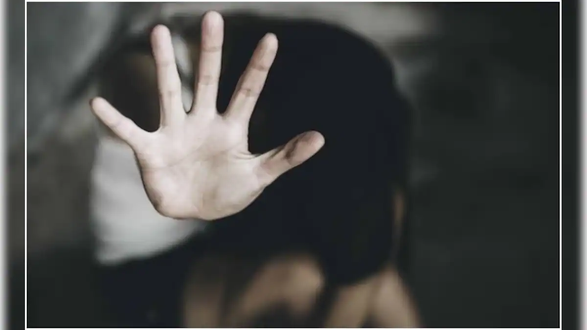 Read more about the article भोपाल: एक ही कॉलेज की तीन छात्राएं बनीं हवस का शिकार, SIT कर रही जांच; अरोपियों ने फर्जी पहचान से की दोस्ती, वीडियो बनाकर किया रेप-फिर ब्लैकमेल कर ठगे हजारों!