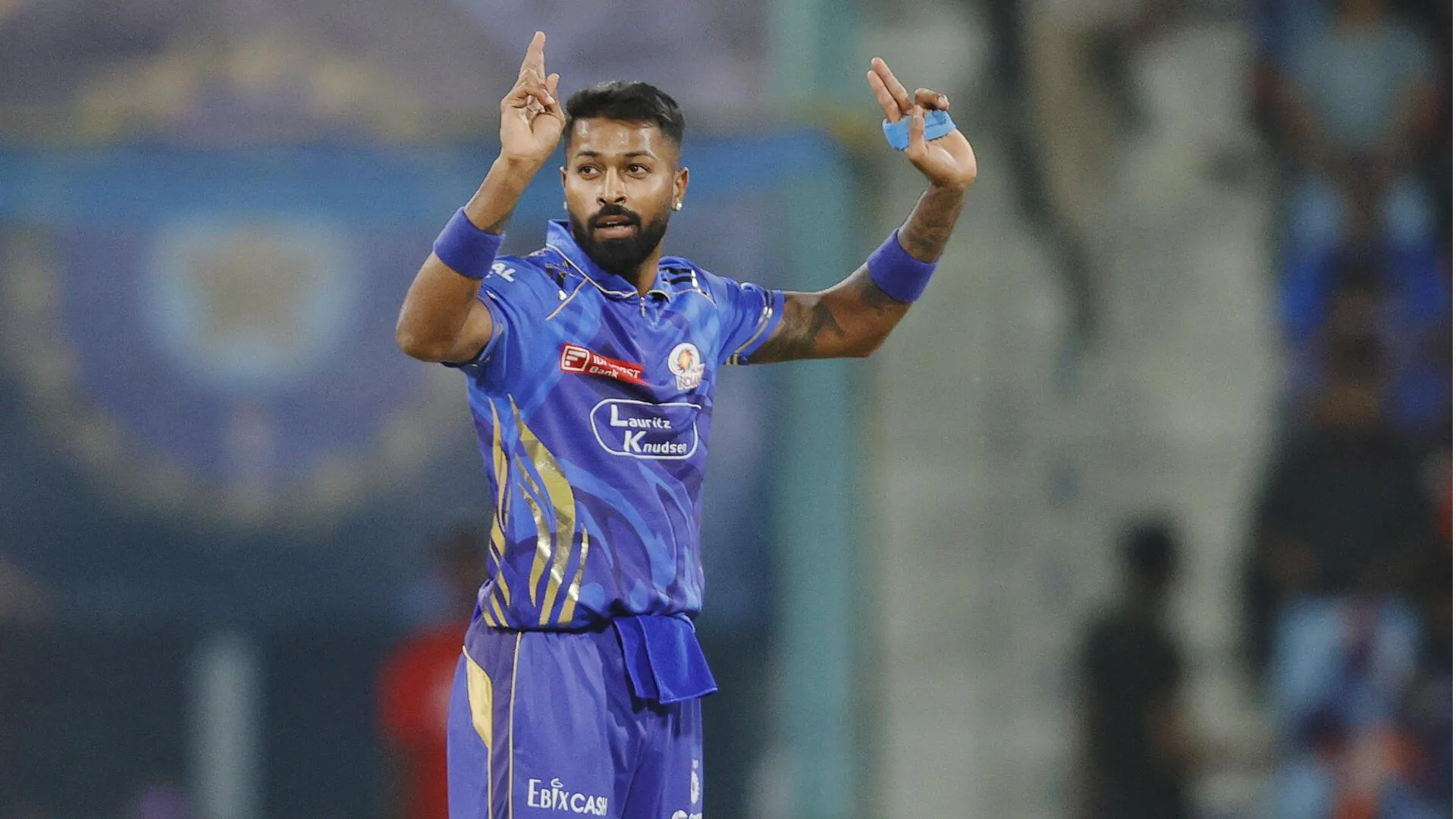 You are currently viewing IPL 2025 का महामुकाबला: वानखेड़े में भिड़ेंगी मुंबई इंडियंस और सनराइजर्स हैदराबाद, शाम 7:00 बजे होगा टॉस; आंकड़े, फॉर्म, स्कोरर और पिच रिपोर्ट ने बढ़ाया रोमांच!