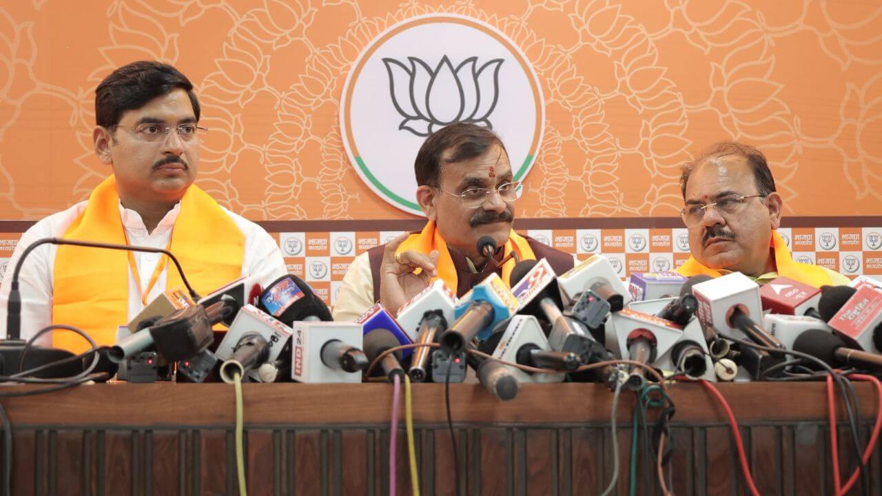 Read more about the article नेशनल हेराल्ड केस में सोनिया-राहुल का नाम आने से सियासी भूचाल, कांग्रेस का देशभर में हल्लाबोल: वीडी शर्मा बोले – धरना देने से ED दबाव में नहीं आएगी, कहा – हम कांग्रेस पार्टी व गांधी परिवार की भर्त्सना करते हैं!