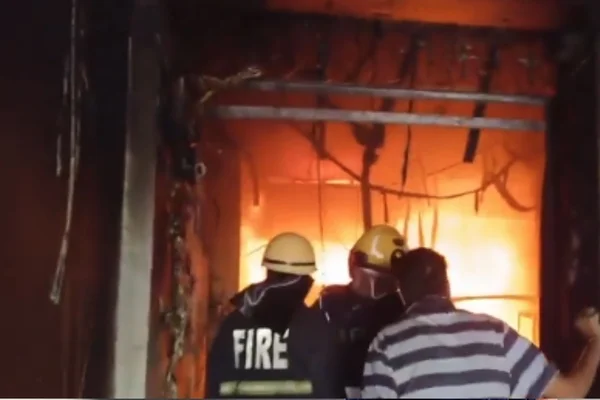 Read more about the article हैदराबाद के गुलजार हाउस में भीषण अग्निकांड: 17 की मौत, 8 मासूम भी शामिल; रेस्क्यू जारी, PM मोदी ने जताया शोक!