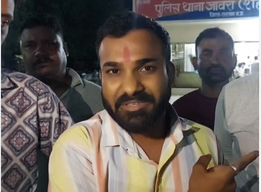 You are currently viewing जावरा में तिलक विवाद से तनाव: मुस्लिम युवक पर हिंदू संगठन के नेता को चांटा मारने और धमकी देने का आरोप, सर्व हिंदू समाज का उग्र प्रदर्शन आज!