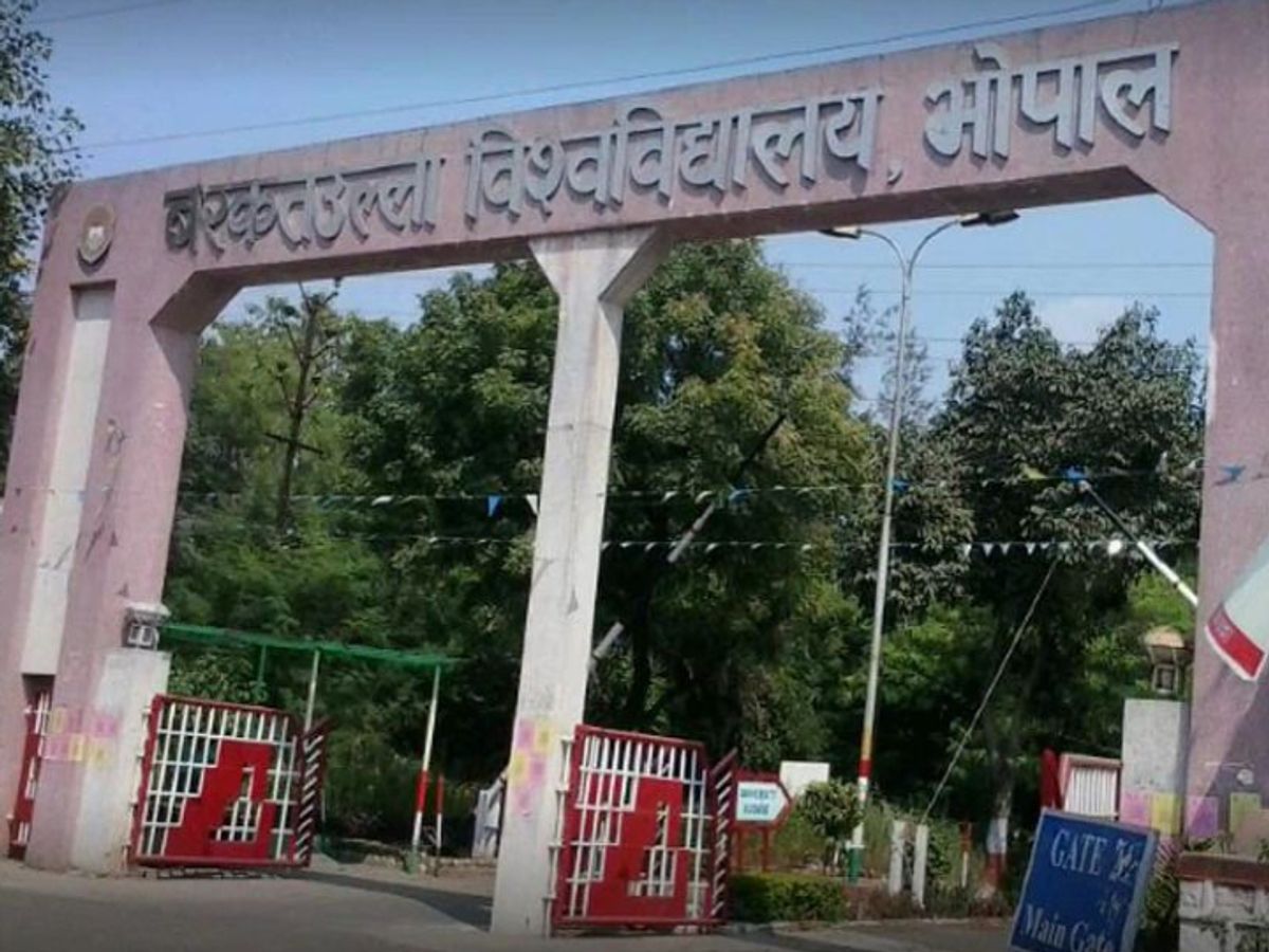 Read more about the article बरकतुल्लाह यूनिवर्सिटी को अंतरराष्ट्रीय मंच पर मिली बड़ी पहचान, MEI वर्ल्ड रैंकिंग 2025 में हुआ चयन; यूनिवर्सिटी ने बढ़ाया मध्यप्रदेश का मान!