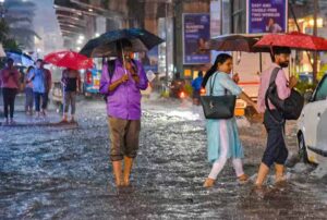 Read more about the article मध्यप्रदेश में 39 दिनों से थम नहीं रही आंधी-बारिश: अब 60 किमी प्रति घंटे की रफ्तार से आंधी का अलर्ट, मौसम ने मचाई सनसनी!