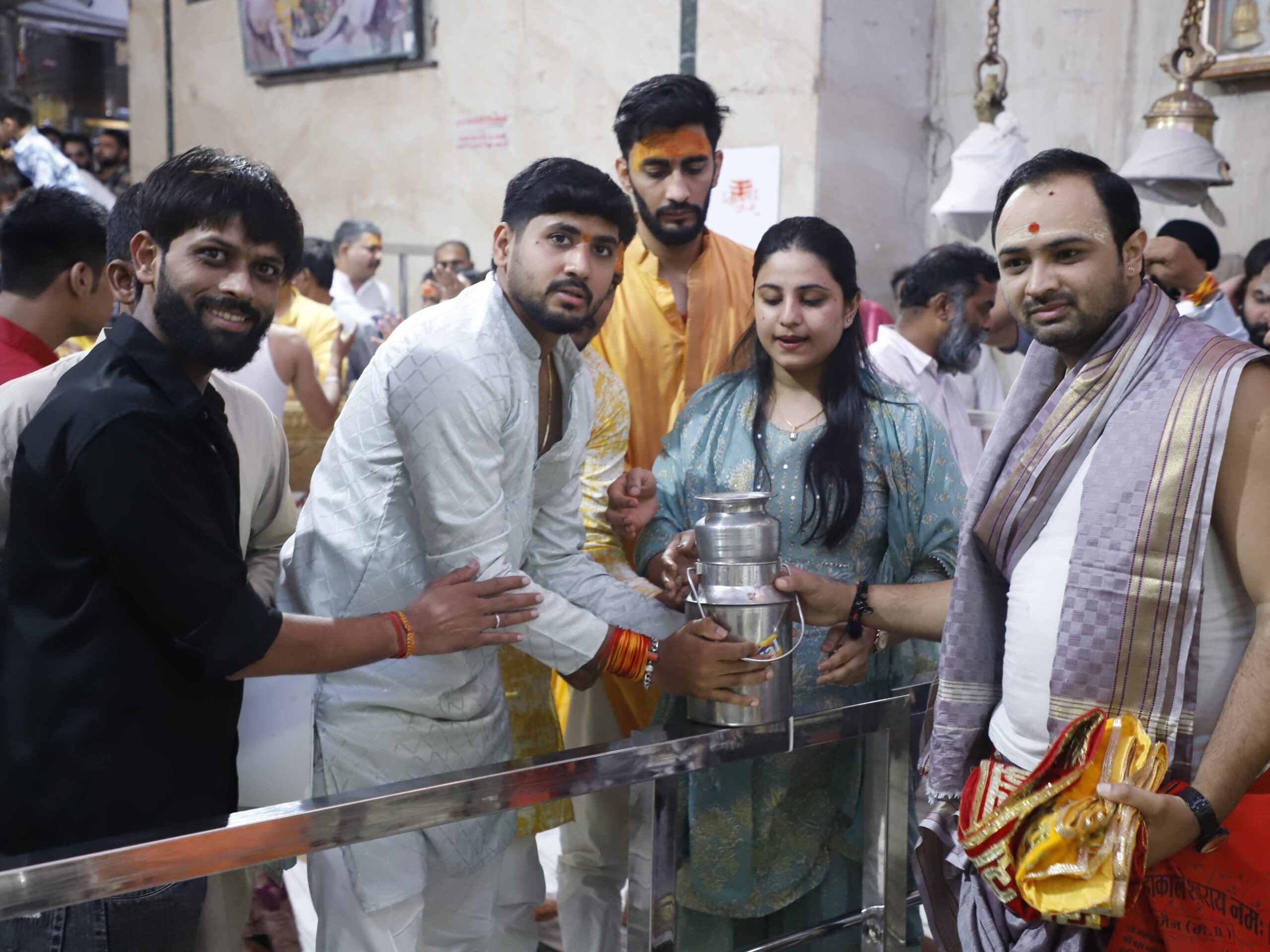 You are currently viewing क्रिकेटर यश ठाकुर ने उज्जैन के श्री महाकालेश्वर मंदिर में दर्शन किए