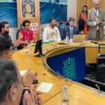 ब्रिटिश संसद में गूंजी हनुमान चालीसा: मानवता और सेवा के लिए ब्रिटेन में सम्मानित हुए पं. धीरेंद्र कृष्ण शास्त्री, कहा – ‘हिंदू बनना नाम से नहीं, विचार से होता है’!