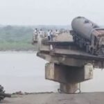 गुजरात में 45 साल पुराना पुल टूटा: 5 वाहन नदी में गिरे, 9 की मौत; लोगों ने खुद चलाया रेस्क्यू, पीएम ने जताया दुख!