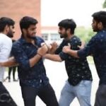 मराठी में बात करो नहीं तो राज ठाकरे आ जाएंगे” — मज़ाक बना हॉकी स्टिक हमला की वजह; नवी मुंबई में छात्र ने वाट्सएप ग्रुप में लिखा मज़ाक, अगले दिन हॉकी से पीटा गया!