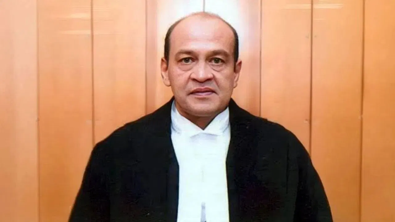 Read more about the article सुप्रीम कोर्ट ने पूछा- पहले क्यों नहीं आए? जस्टिस यशवंत वर्मा पर संसद में महाभियोग की तैयारी, सुप्रीम कोर्ट में चुनौती पर फैसला सुरक्षित; कपिल सिब्बल बोले- इन-हाउस रिपोर्ट अवैध है!