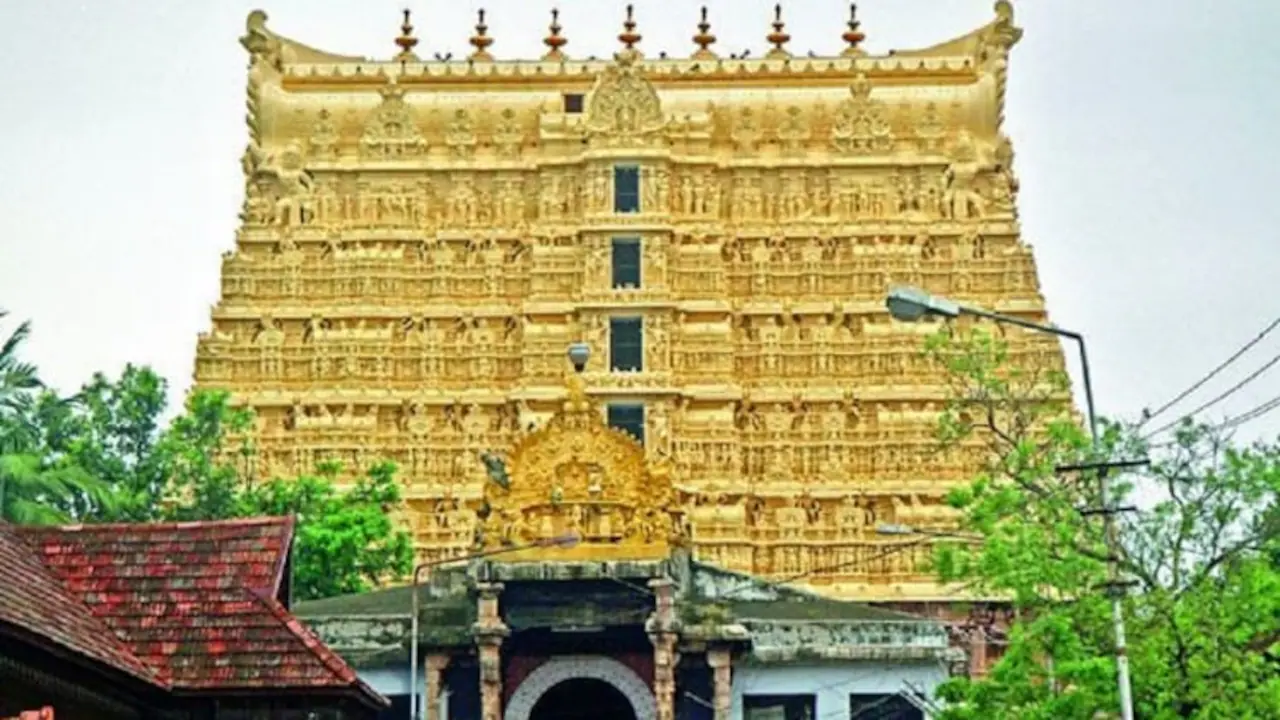 Read more about the article पद्मनाभस्वामी मंदिर में स्मार्ट ग्लास के जरिए जासूसी की कोशिश? गुजरात के श्रद्धालु के चश्मे से मिले सीक्रेट कैमरे, मंदिर परिसर में मचा हड़कंप!