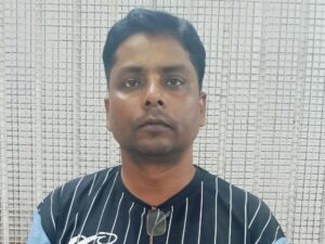 Read more about the article जबलपुर में बड़ा फर्जीवाड़ा: सेना में भर्ती का झांसा देकर 45 लाख की ठगी, रिटायर्ड कर्मचारी गिरफ्तार; आरोपी के घर से फर्जी दस्तावेज बरामद!