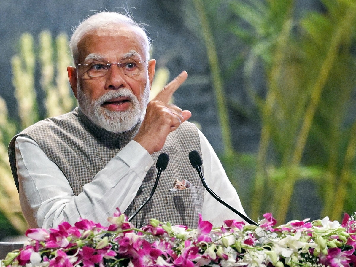 Read more about the article मोदी कैबिनेट के 5 बड़े फैसले: उज्ज्वला योजना के लाभार्थियों को मिलेगी सब्सिडी, , मोदी सरकार ने दिए ₹12,060 करोड़; तेल कंपनियों को भी मिलेगा ₹30,000 करोड़ मुआवजा!