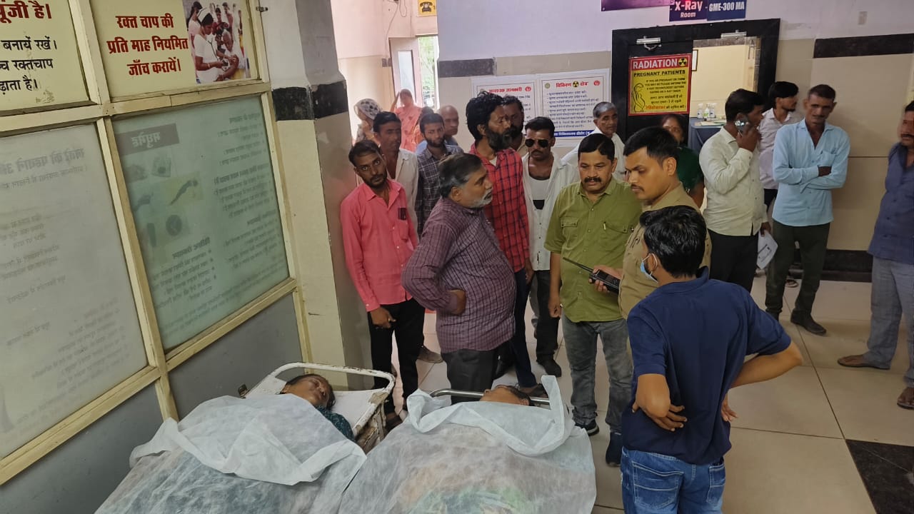 Read more about the article कांवड़ यात्रा से पहले कुबेरेश्वर धाम में मची भगदड़: दम घुटने से दो की मौत, एक घायल; SDM को दी गई थी आयोजन की ज़िम्मेदारी!