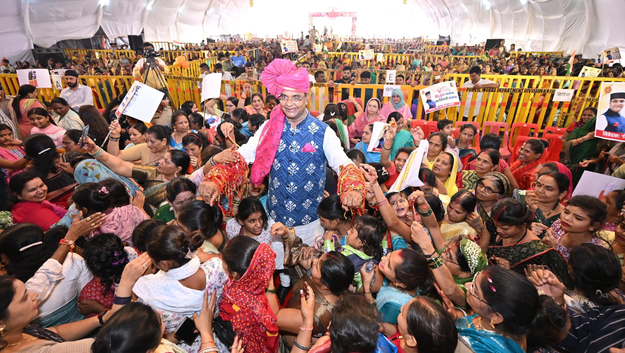 You are currently viewing लव जिहाद और नशे के खिलाफ लड़ाई को समर्पित विश्व का सबसे बड़ा ‘नरेला रक्षाबंधन महोत्सव’