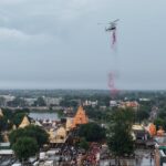 मुख्यमंत्री डॉ.यादव की मंशानुरूप राजसी सवारी में श्री महाकालेश्वर मंदिर प्रबंध समिति द्वारा पुष्पवर्षा की गई