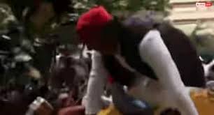 Read more about the article विपक्षी सांसदों का हल्ला बोल: चुनाव आयोग तक मार्च, राहुल-प्रियंका समेत कई सांसद हिरासत में