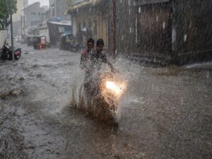 Read more about the article MP Monsoon Update: रीवा, शहडोल, जबलपुर में तेज बारिश, उज्जैन में मौसम साफ; 13 अगस्त से नया लो-प्रेशर सिस्टम सक्रिय, MP में फिर लौटेगी झमाझम बारिश!