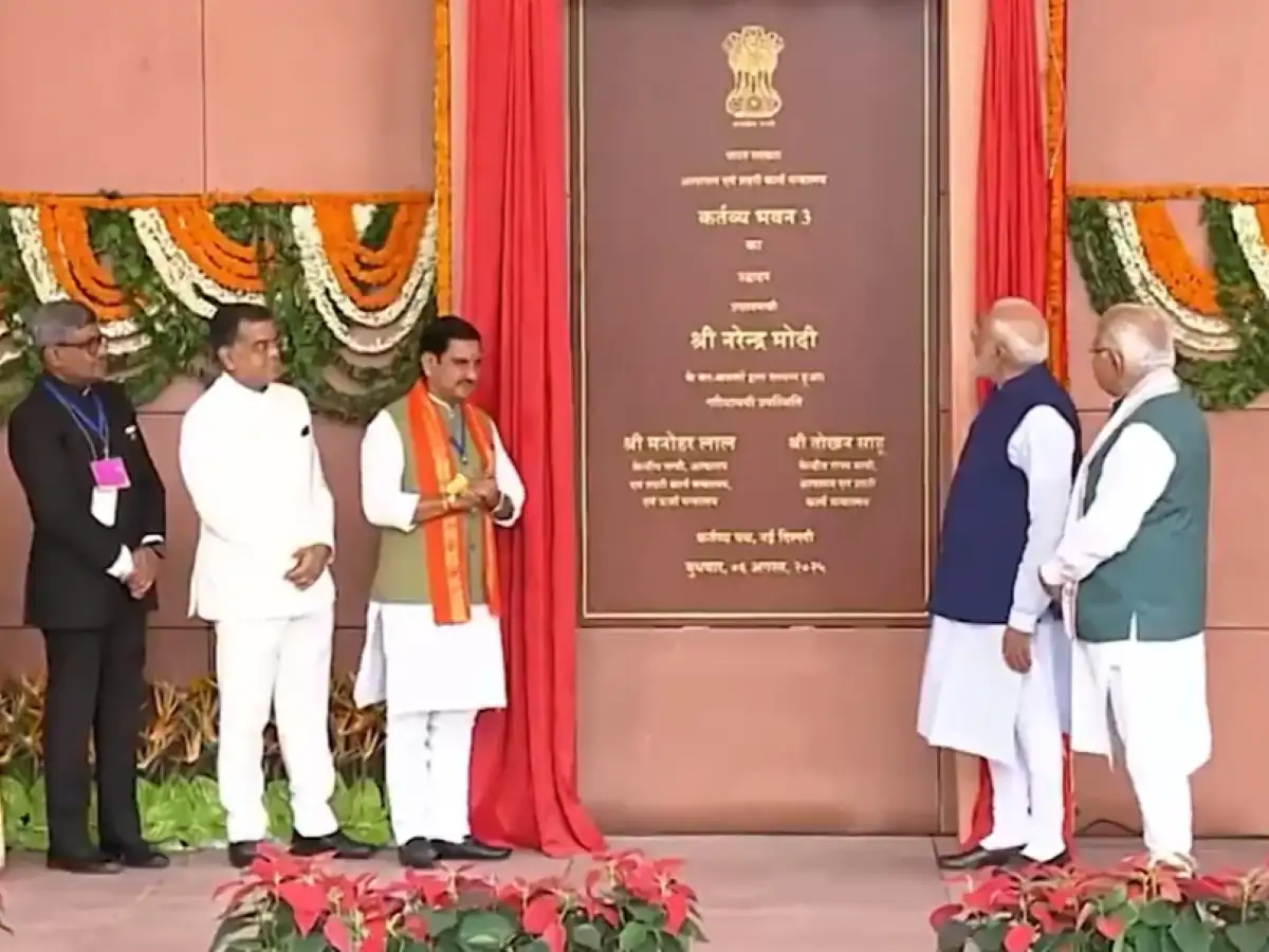 Read more about the article PM मोदी ने किया कर्तव्य भवन-03 का उद्घाटन, आधुनिक तकनीक, पारदर्शिता और सहूलियत से लैस होगा नया सरकारी परिसर; 1.5 लाख वर्ग मीटर में फैला है आधुनिक सचिवालय!