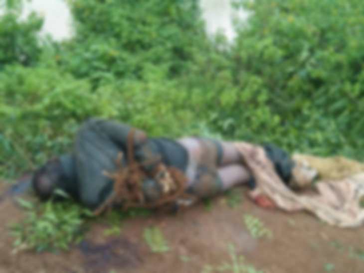 Read more about the article जबलपुर में खौफनाक वारदात: घरेलू विवाद ने ली जान, दो बेटों ने मिलकर लाठी-डंडों से हमला कर पिता को मौत के घाट उतारा; पुलिस ने किया गिरफ्तार!