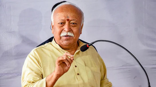 You are currently viewing सुप्रीम कोर्ट के आदेश के बीच RSS प्रमुख का सुझाव – शेल्टर नहीं, आबादी पर नियंत्रण हो प्राथमिकता; पुरी में शंकराचार्य से मिले मोहन भागवत, धार्मिक और सामाजिक मुद्दों पर हुई चर्चा!