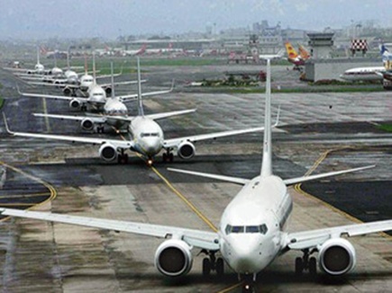 Read more about the article मध्यप्रदेश में विमानन विस्तार की बड़ी पहल : 11 जिलों में हवाई पट्टियों का होगा विस्तार, 28 जिलों में बनेगी नई एयरस्ट्रिप; 5 बड़े शहरों में हेलीपैड तैयार!