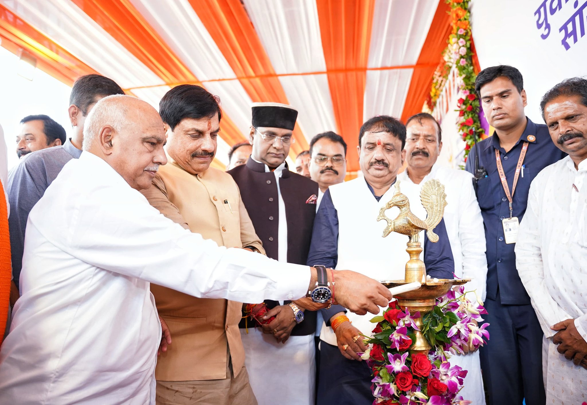 You are currently viewing भोपाल में सांसद खेल महोत्सव का आगाज, CM मोहन यादव बोले – “हर घर से खिलाड़ी, हर गांव से चैम्पियन निकले”; 71 हजार खिलाड़ियों ने की महोत्सव में  भागीदारी!