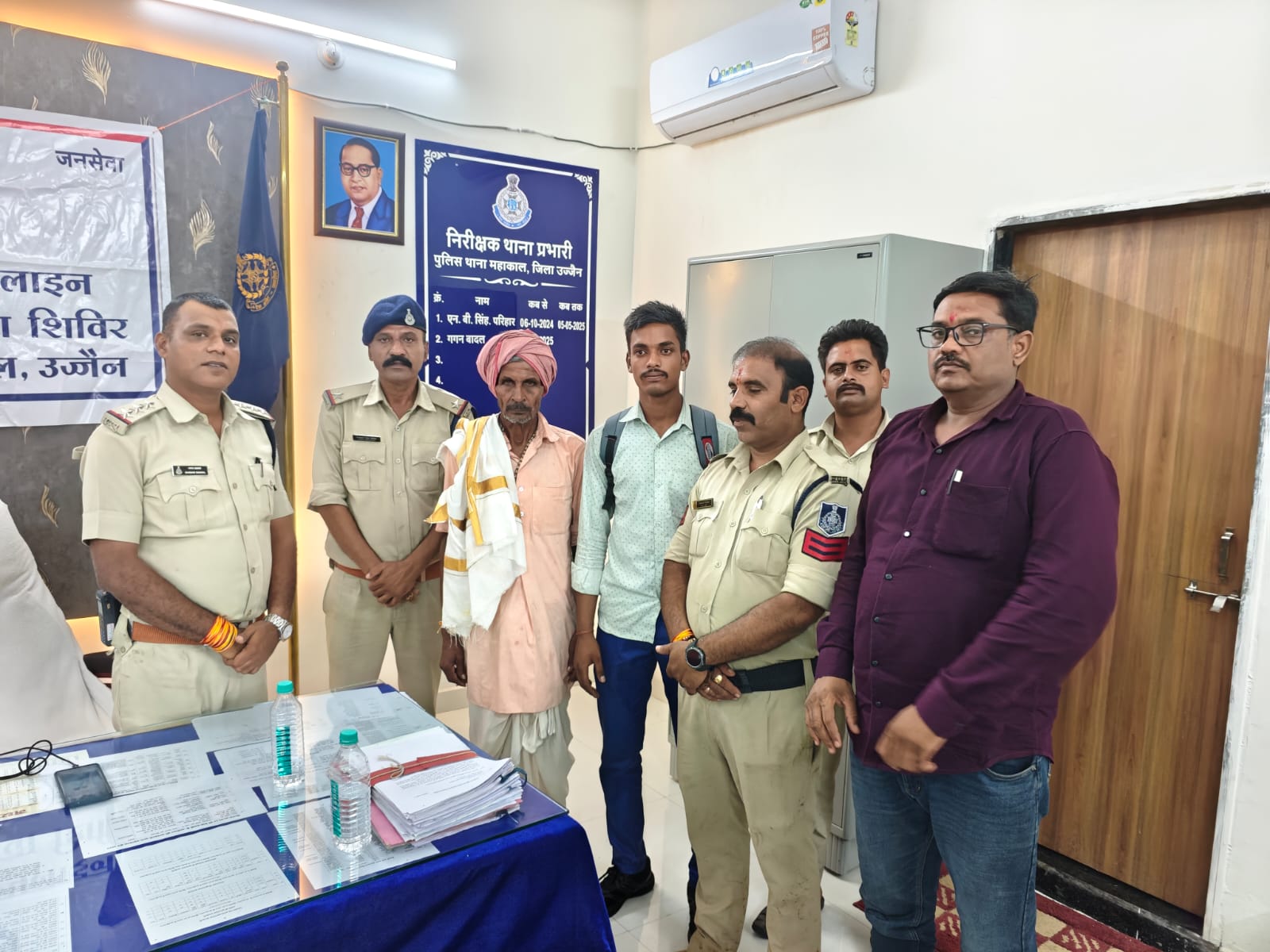 Read more about the article महाकाल पुलिस द्वारा गुमशुदा वृद्ध तीर्थ यात्री को किया सुरक्षित परिजनों को सुपुर्द।