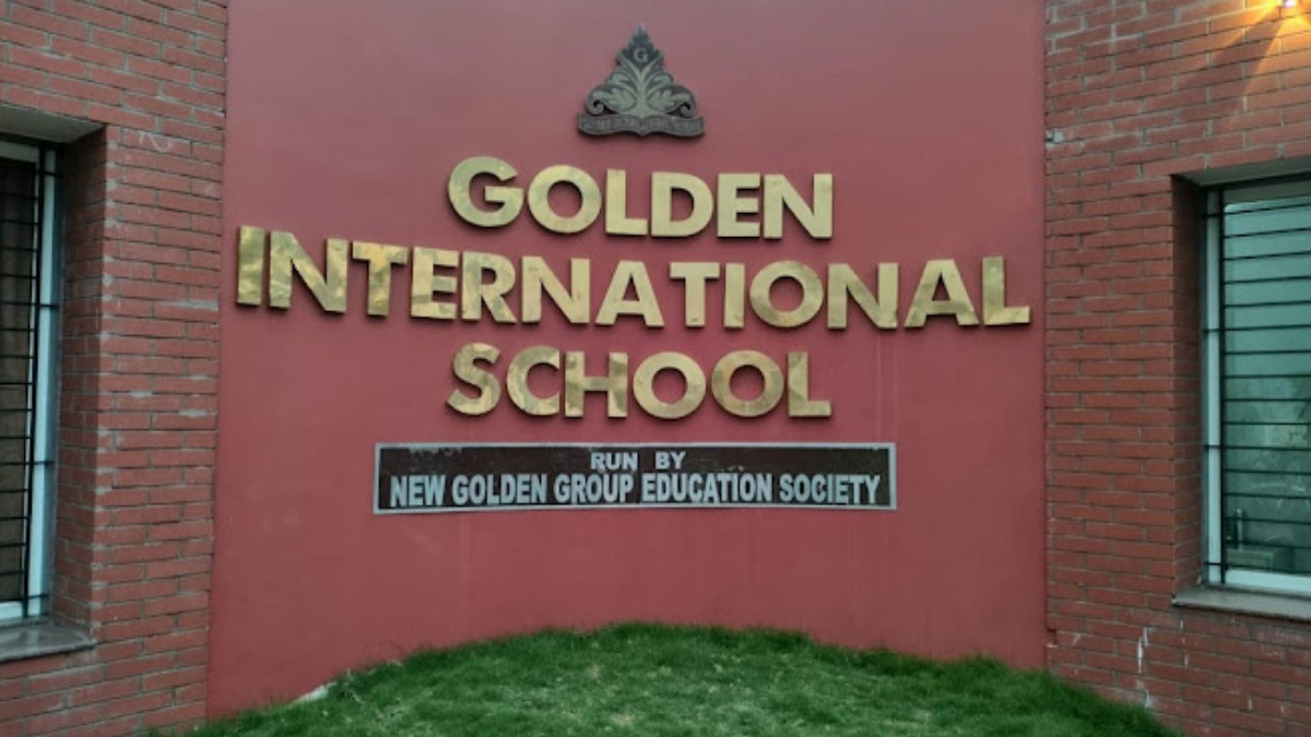 Read more about the article इंदौर के गोल्डन स्कूल में भूकंप जैसा हड़कंप! ईमेल में मिली बम धमकी, बच्चों को तुरंत घर भेजा गया; पुलिस डॉग स्क्वाड के साथ मौके पर सक्रिय